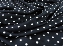 czarny jedwab w białe kropki