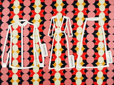 jedwab w geometryczny deseń w stylu retro