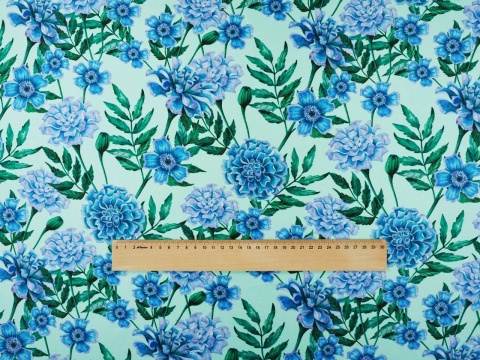 miętowy jedwab w niebieskie kwiaty