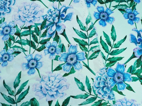 miętowy jedwab w niebieskie kwiaty
