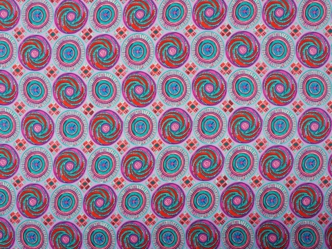 fioletowa satyna jedwabna w ozdobne koła w stylu etno