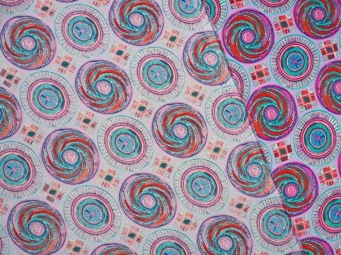 fioletowa satyna jedwabna w ozdobne koła w stylu etno