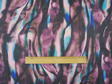 szyfon jedwabny w abstrakcyjny, fioletowy wzór z niebieskimi akcentami