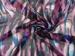 szyfon jedwabny w abstrakcyjny, fioletowy wzór z niebieskimi akcentami