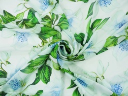 biały jedwab szyfon w jasne kwiaty