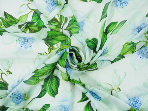 biały jedwab szyfon w jasne kwiaty