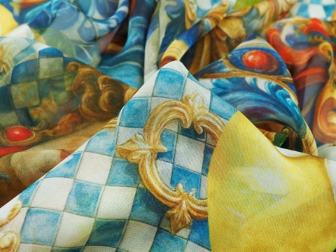 jedwab szyfon w motywy z sycylijskiego folkloru