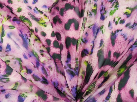 jedwab szyfon we fioletową panterkę i kocie oczy