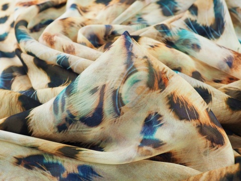 szyfon w duże cętki i kocie oczy