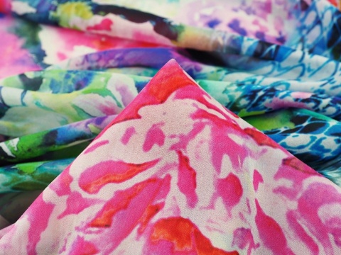 jedwab szyfon w kwiaty i skórę węża