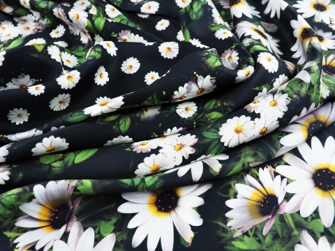 czarny jedwab twill w białe kwiaty i zielone listki