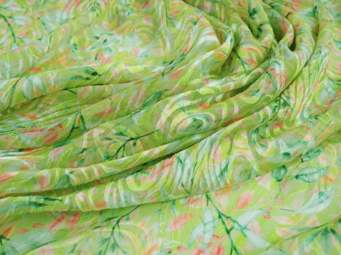 jedwab z wiskozą devore w zielone i brzoskwiniowe listki