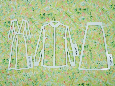 jedwab z wiskozą devore w zielone i brzoskwiniowe listki