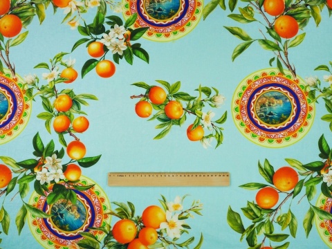 len z wiskozą w kolorze błękitu w pomarańcze i medaliony z krajobrazem