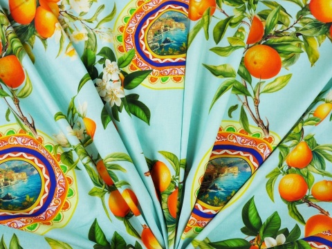 len z wiskozą w kolorze błękitu w pomarańcze i medaliony z krajobrazem