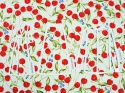 biała tkanina w czerwone wisienki i drobne, niebieskie niezapominajki