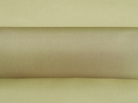 podszewka w kolorze szampańskiego beżu