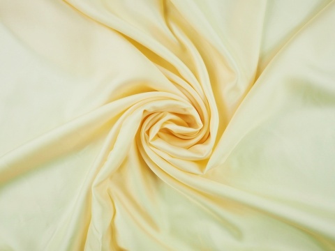 podszewka w kolorze budyniu waniliowego