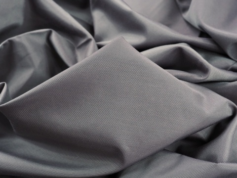 podszewka w kolorze popielatym