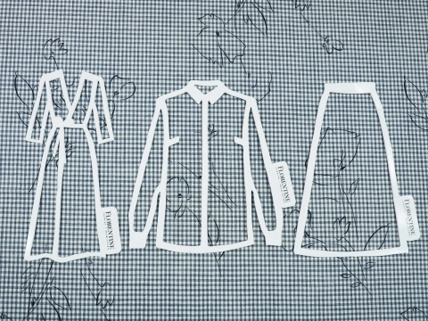 wełna w biało-niebieską, drobną kratkę i czarne szkice kwiatów