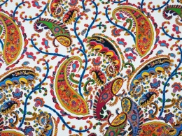 biała wiskoza w kolorowe paisleye