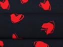 czarna wiskoza w czerwone serca