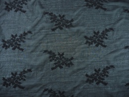 czarny batyst haftowany w kwiaty