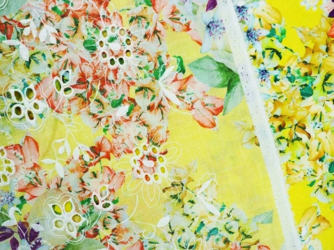 żółta bawełna ażurowa w gęste kwiaty i cytryny