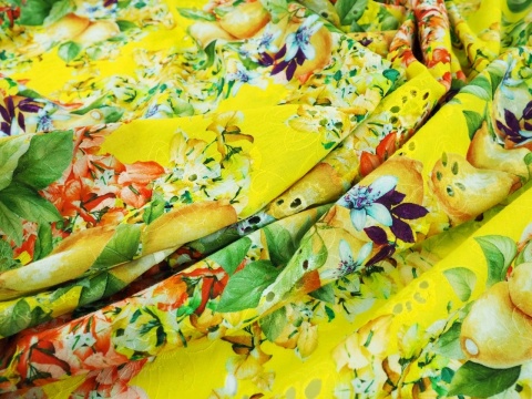 żółta bawełna ażurowa w gęste kwiaty i cytryny