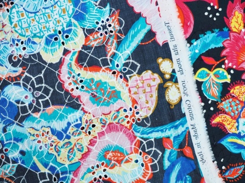 czarna bawełna ażurowa w kolorowe, indyjskie kwiaty