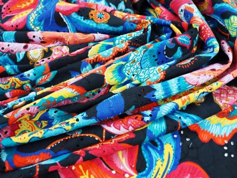 czarna bawełna ażurowa w kolorowe, indyjskie kwiaty