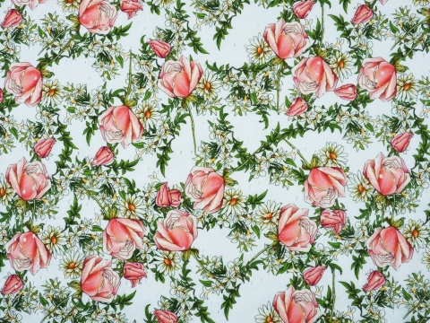 biała bawełna ażurowa w różowe róże i białe kwiaty