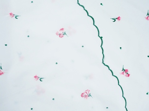 bawełniana tkanina w haftowane drobne kwiatki i kropki