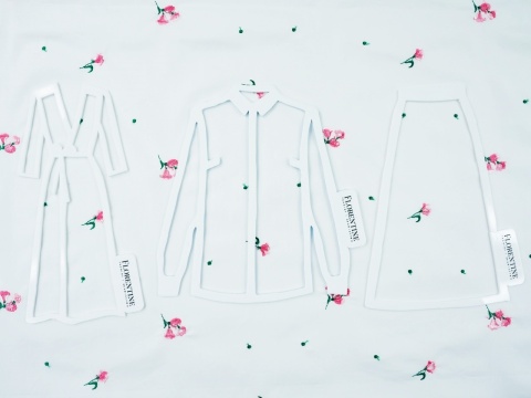 bawełniana tkanina w haftowane drobne kwiatki i kropki