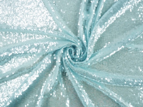 jasno błękitny tiul z przejrzystymi cekinami