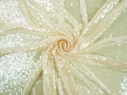 jasny tiul z przejrzystymi cekinami