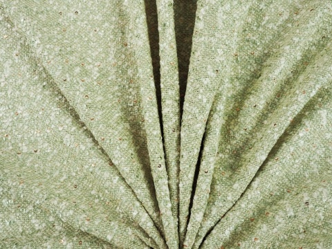 chanelka z wiskozą w kolorze pastelowej zieleni z drobnymi, złotymi cekinami