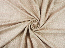 chanelka w kolorze jasnego, pastelowego różu z drobnymi, srebrnymi cekinami