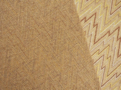 beżowa dzianina w zygzaki z lurexem