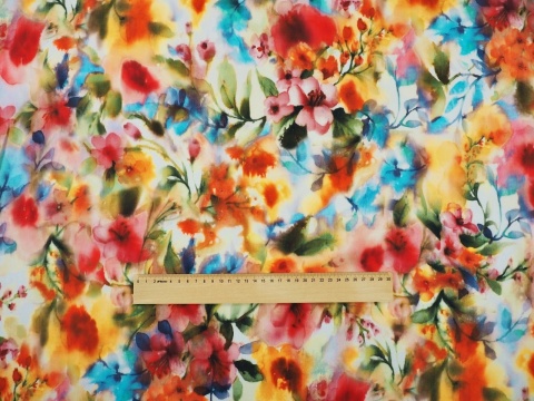 jedwab w kolorowe, rozmyte kwiaty