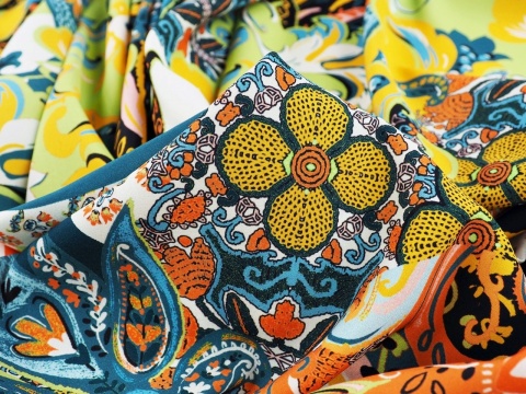 jedwab w orientalny, kolorowy wzór