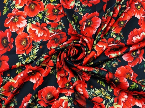 czarny jedwab w gęste, czerwone maki