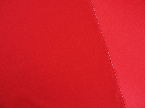 czerwony jedwab satyna