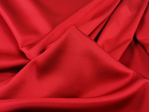 czerwony jedwab satyna
