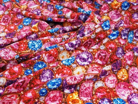 jedwab w gęste klejnoty