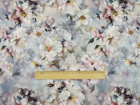 szary jedwab w jasne kwiaty