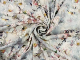 szary jedwab w jasne kwiaty