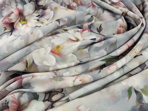 szary jedwab w jasne kwiaty