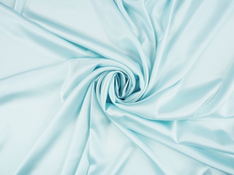 jedwab w kolorze lodowym