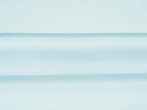 jedwab w kolorze lodowym